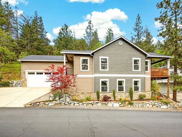 915 Hangman Way, Jacksonville, OR 97530