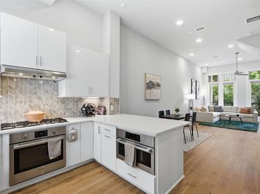 381 E Greenbriar Lane, Unit 1002, Dallas, TX 75203