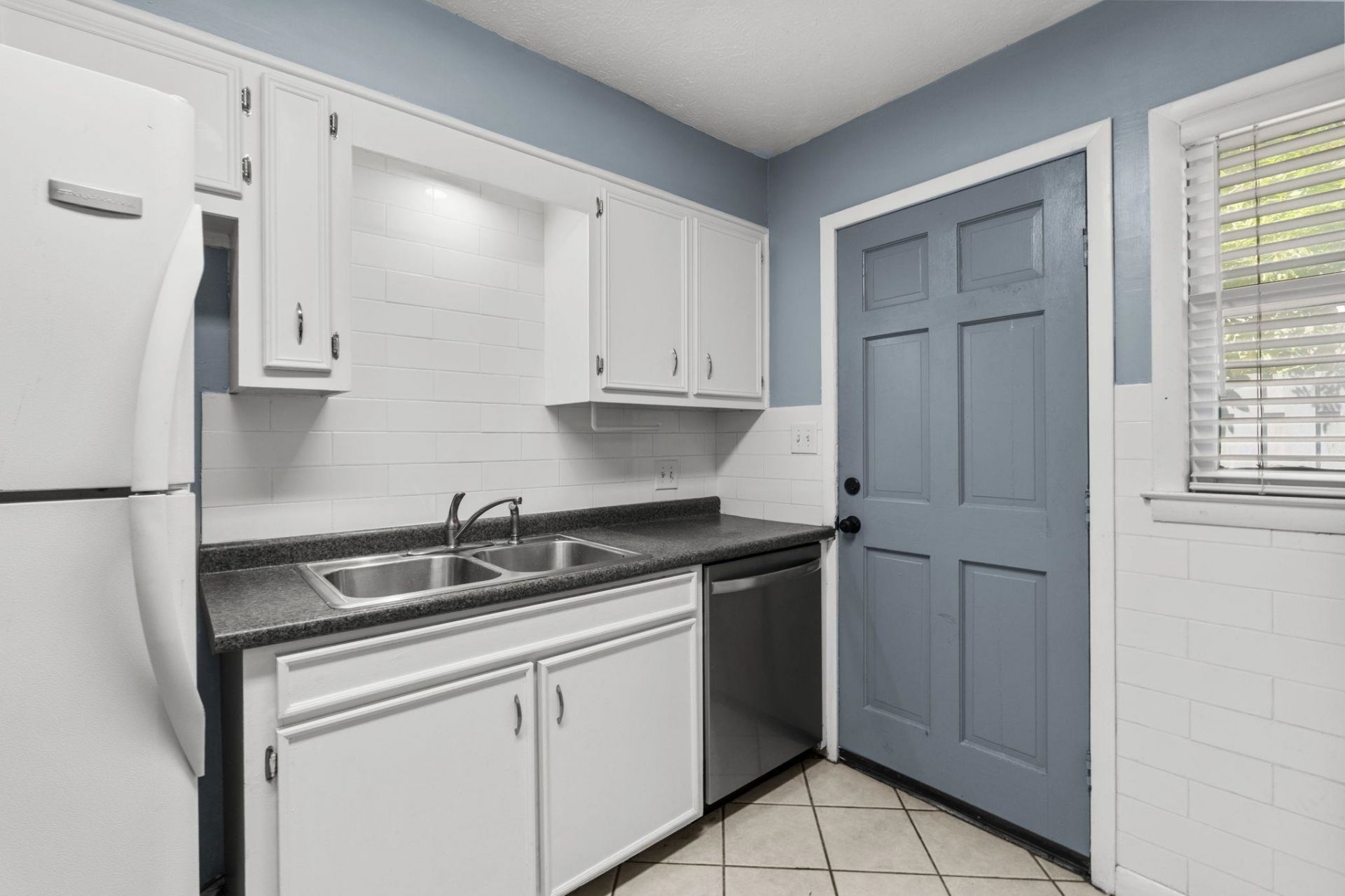 6504 Wildwood Trail  Photo 13