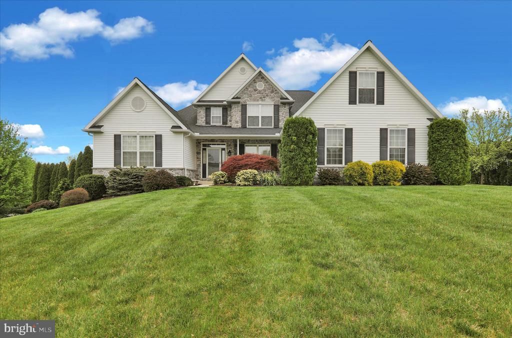 160 EAGLEVIEW DRIVE, MOHRSVILLE, PA 19541