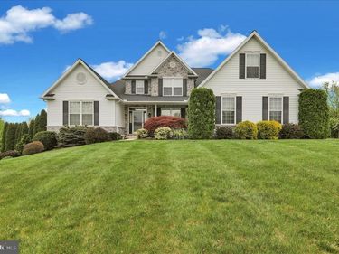 160 EAGLEVIEW DRIVE, MOHRSVILLE, PA 19541