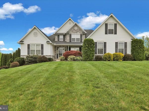 160 EAGLEVIEW DRIVE, MOHRSVILLE, PA 19541