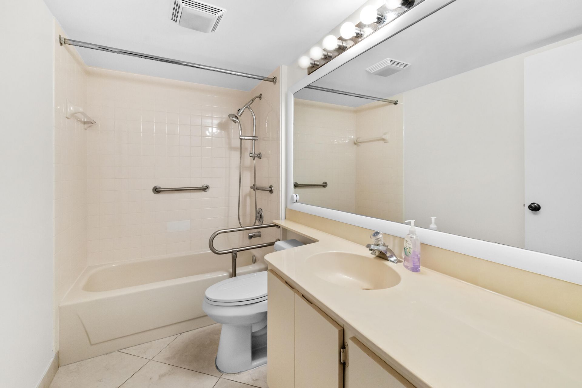2561 Village Boulevard, Unit 103, West Palm Beach, FL 33409 Photo