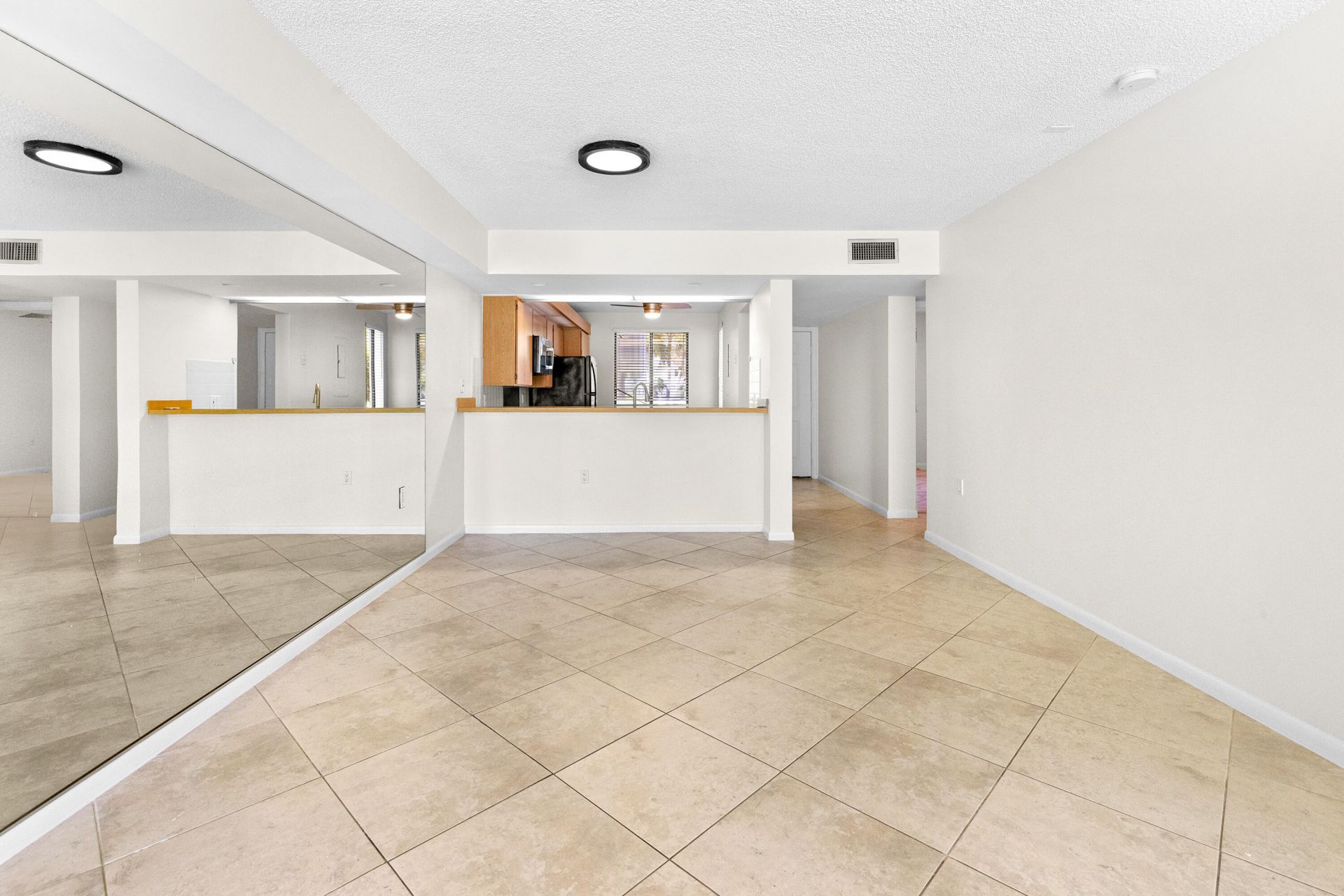2561 Village Boulevard, Unit 103, West Palm Beach, FL 33409 Photo