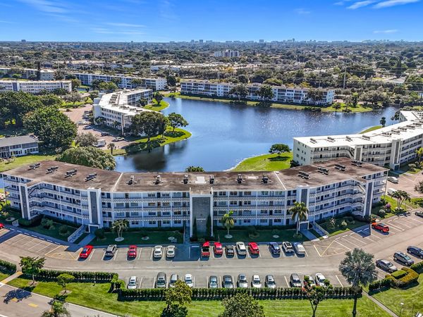 2114 Oakridge V, Deerfield Beach, FL 33442