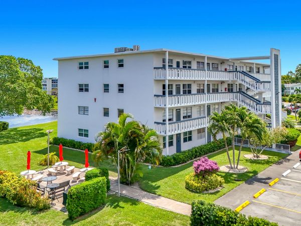 2114 Oakridge V, Deerfield Beach, FL 33442