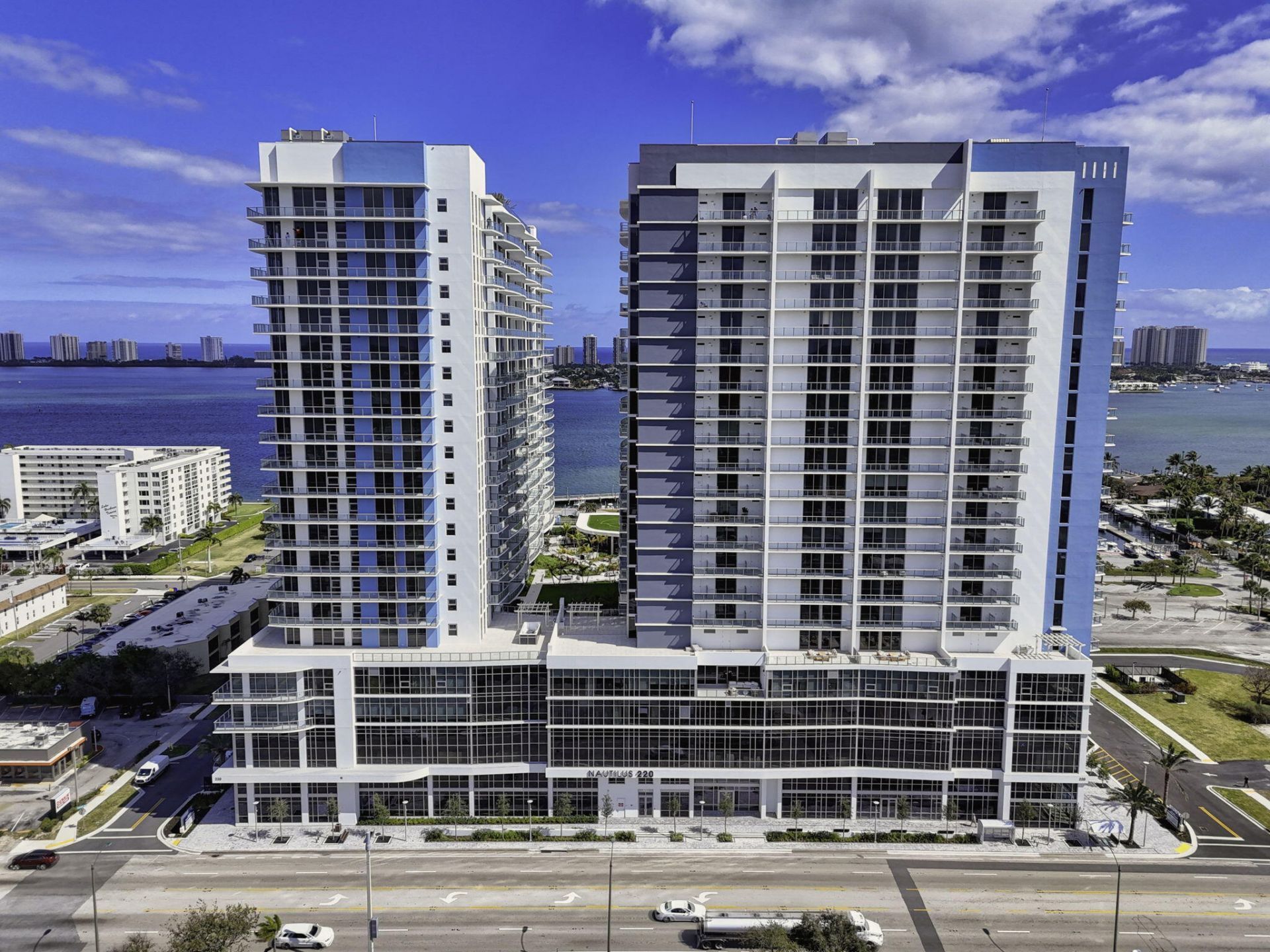 220 Lake Shore Drive, Unit 605, Lake Park, FL 33403 Photo
