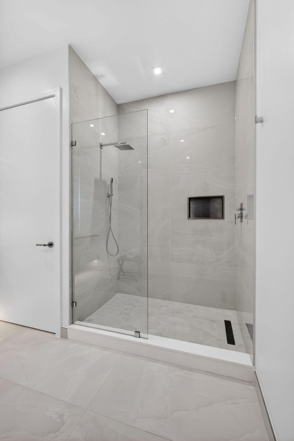 220 Lake Shore Drive, Unit 605, Lake Park, FL 33403 Photo