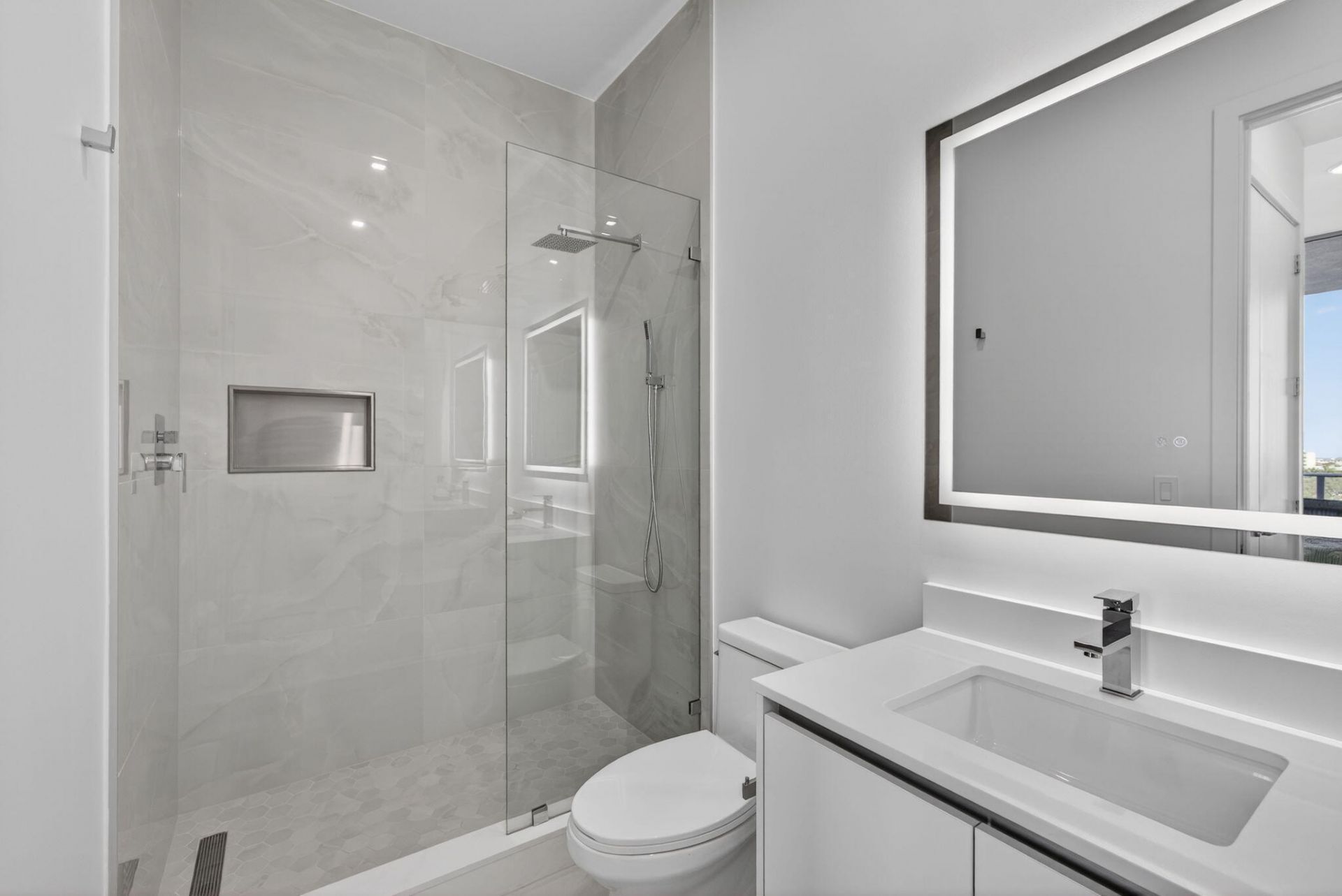 220 Lake Shore Drive, Unit 605, Lake Park, FL 33403 Photo