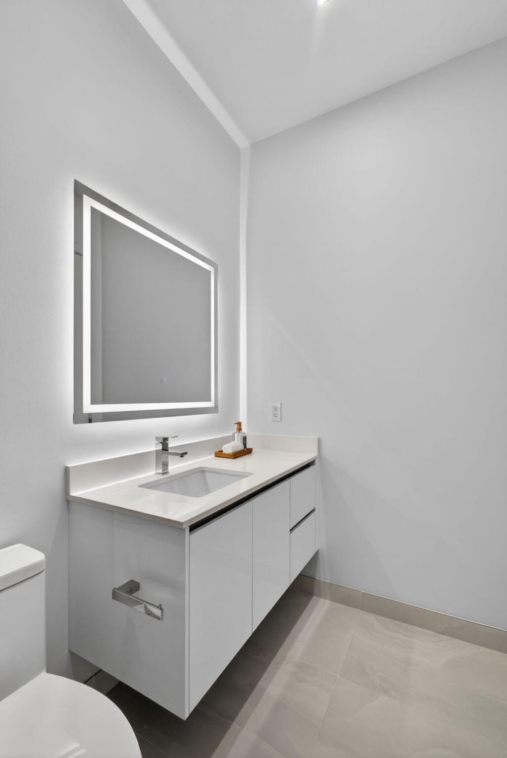 220 Lake Shore Drive, Unit 605, Lake Park, FL 33403 Photo