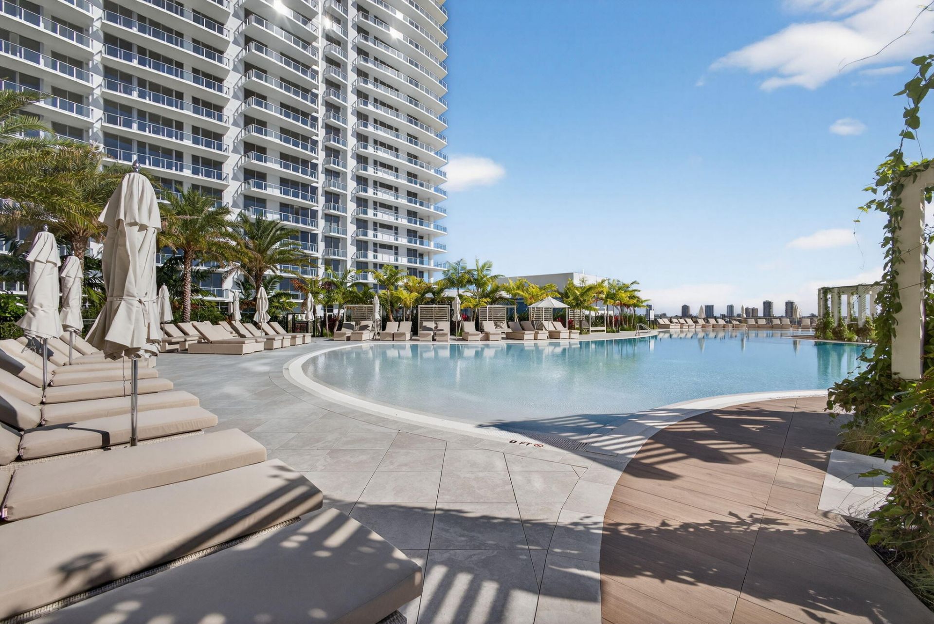 220 Lake Shore Drive, Unit 605, Lake Park, FL 33403 Photo