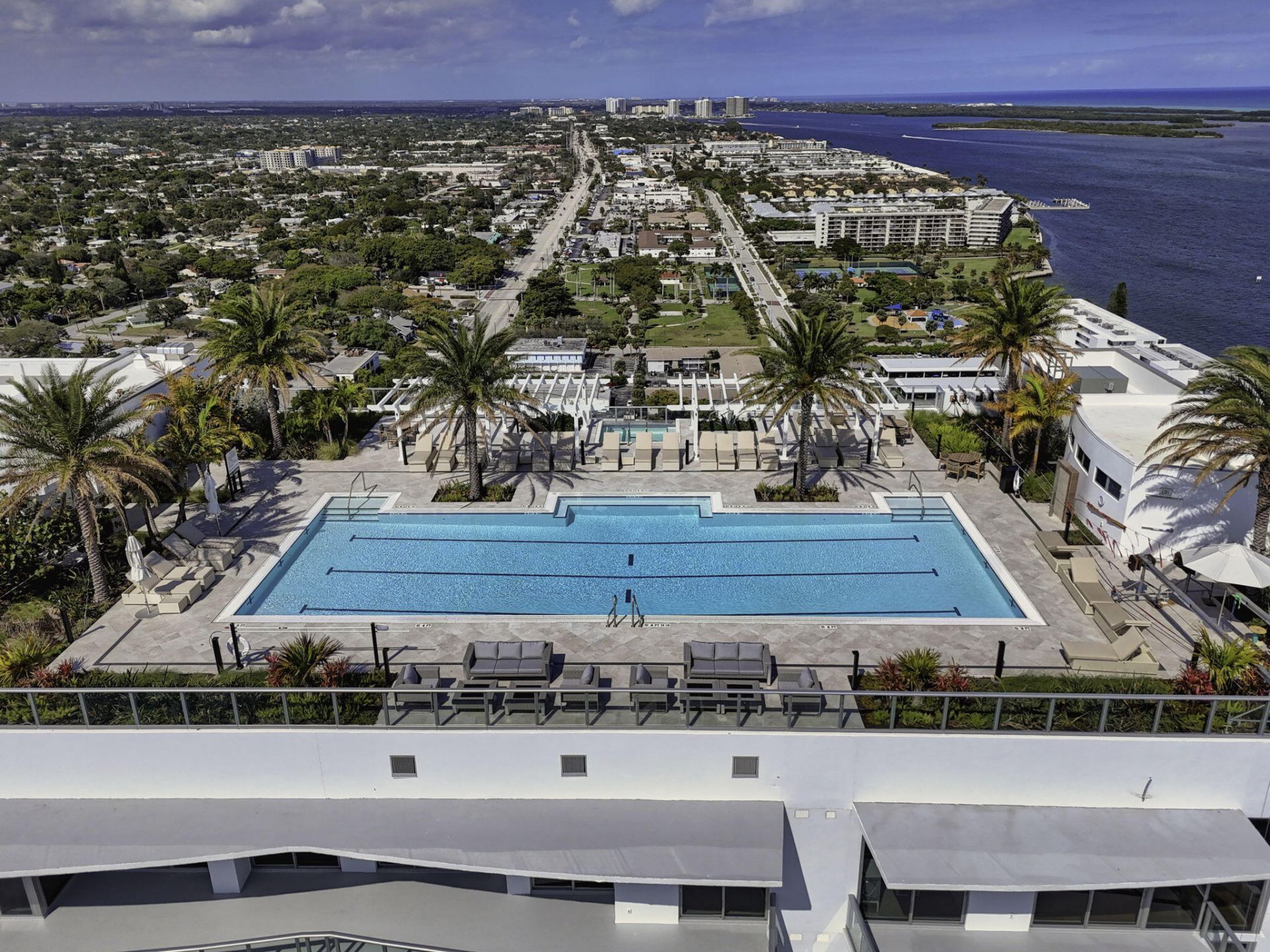 220 Lake Shore Drive, Unit 605, Lake Park, FL 33403 Photo