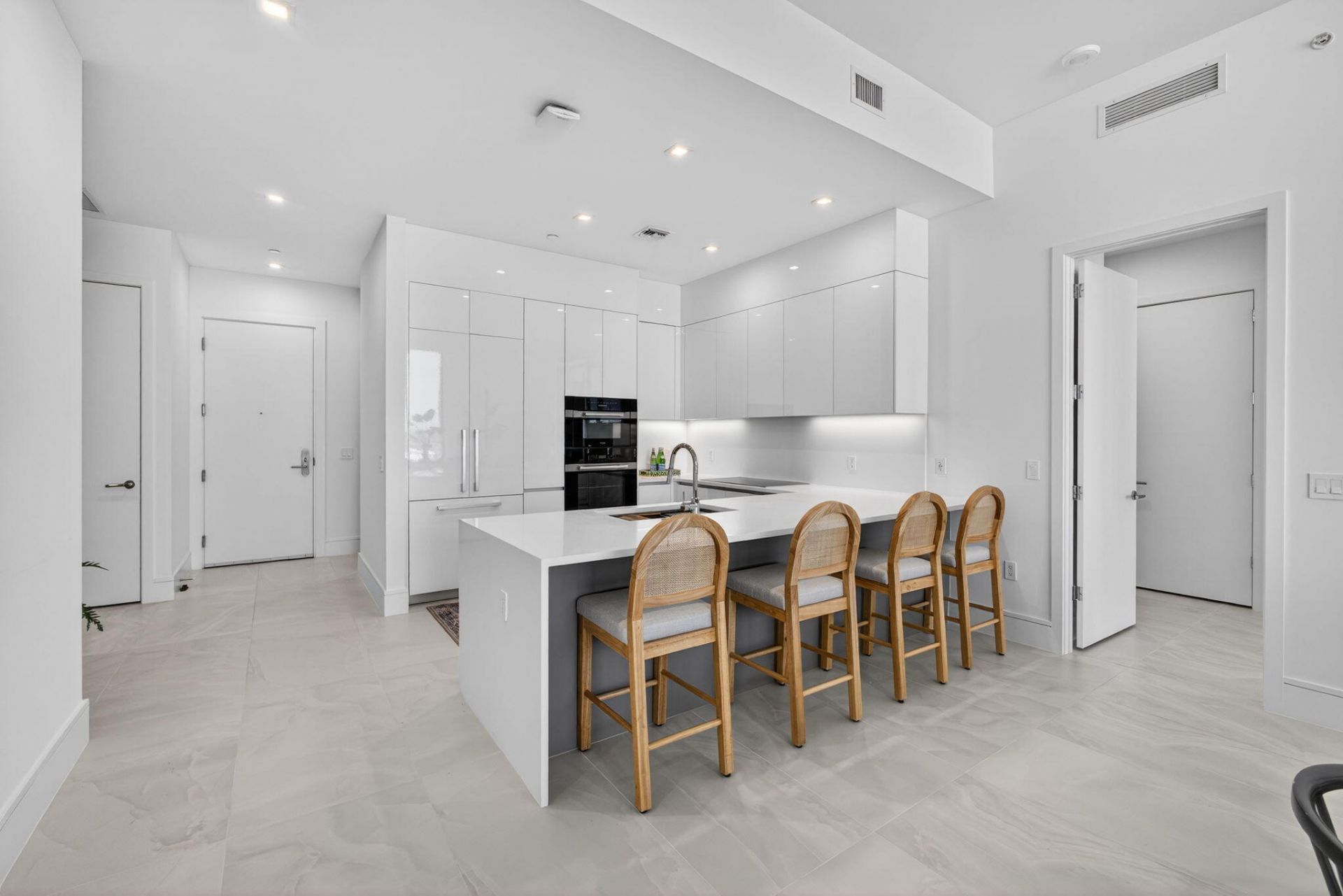 220 Lake Shore Drive, Unit 605, Lake Park, FL 33403 Photo