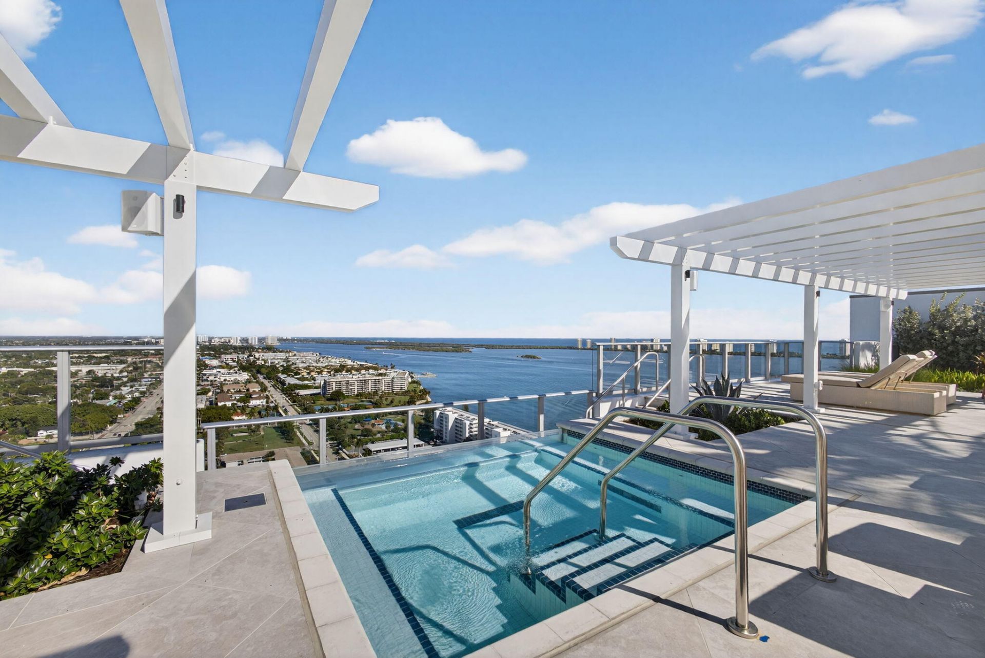 220 Lake Shore Drive, Unit 605, Lake Park, FL 33403 Photo