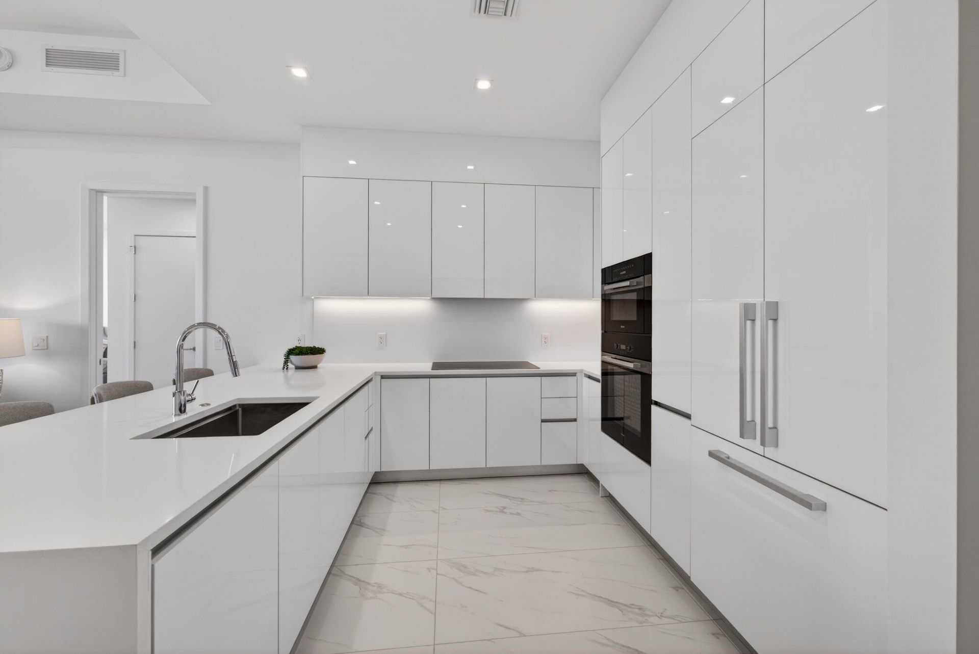 220 Lake Shore Drive, Unit 609, Lake Park, FL 33403 Photo