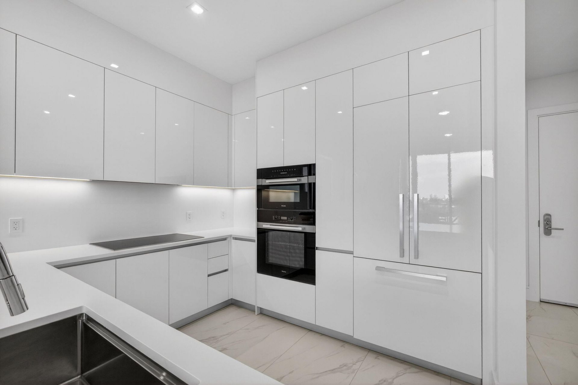 220 Lake Shore Drive, Unit 609, Lake Park, FL 33403 Photo