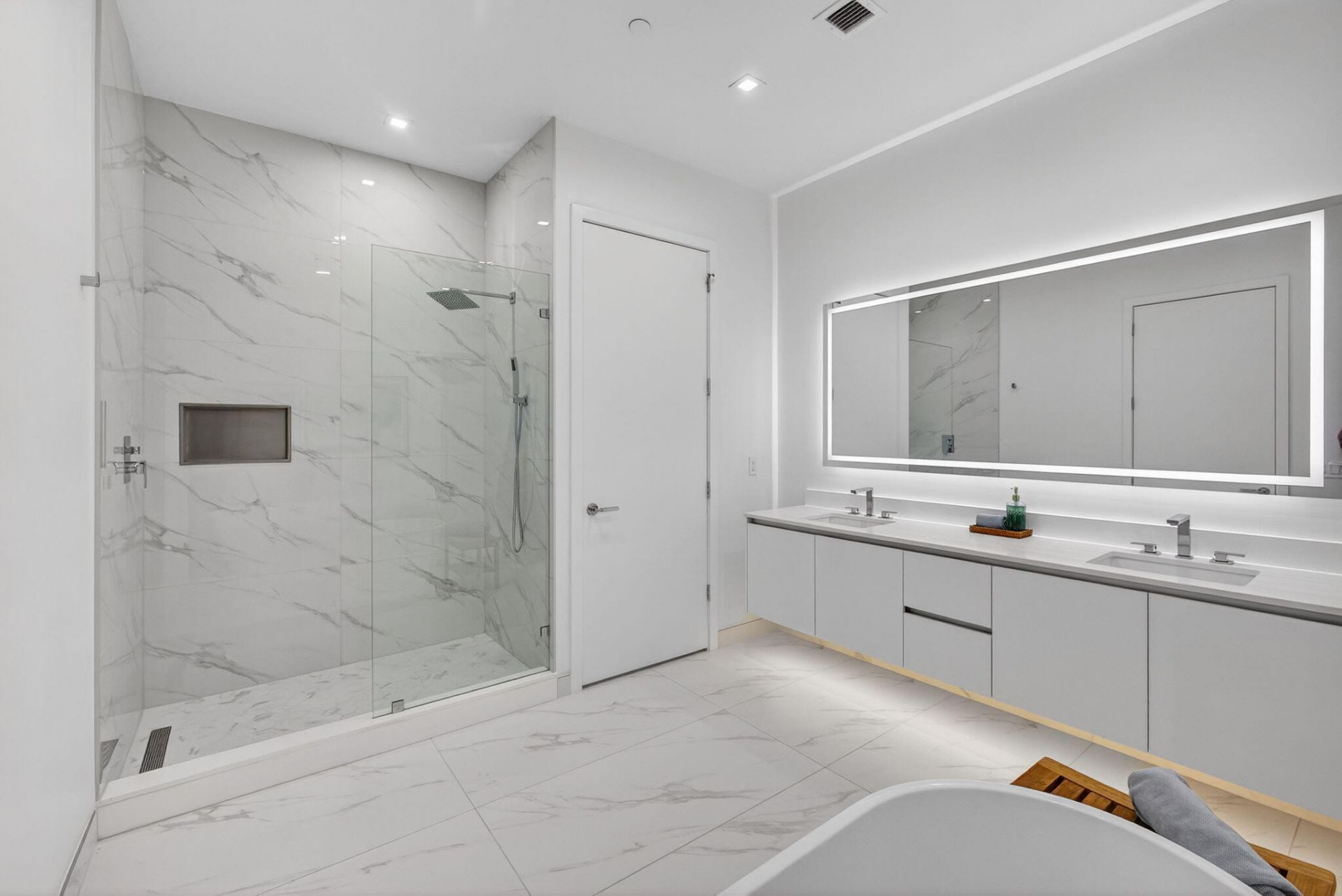 220 Lake Shore Drive, Unit 609, Lake Park, FL 33403 Photo