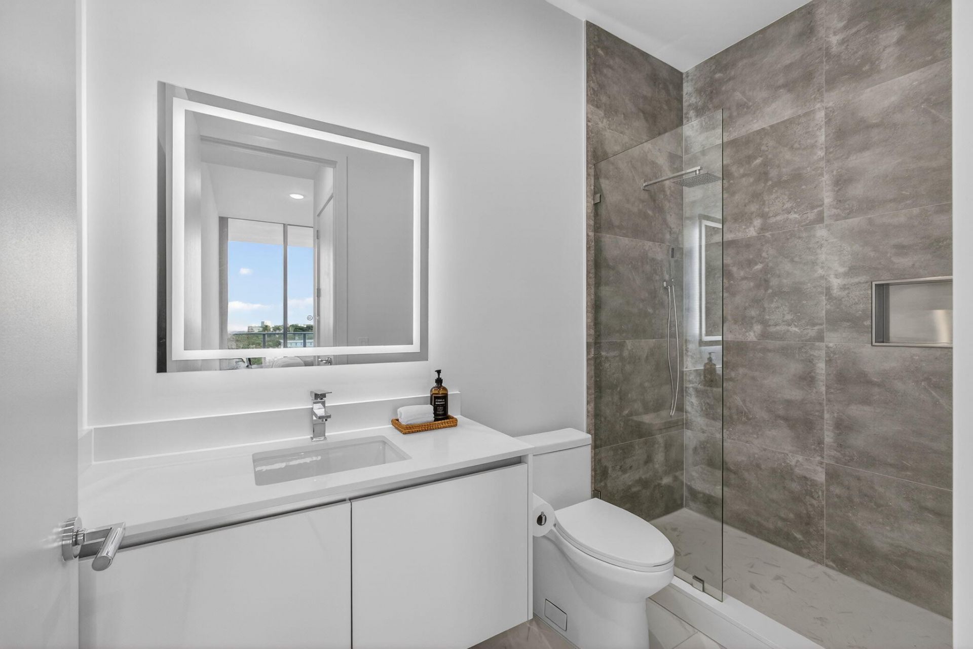 220 Lake Shore Drive, Unit 609, Lake Park, FL 33403 Photo