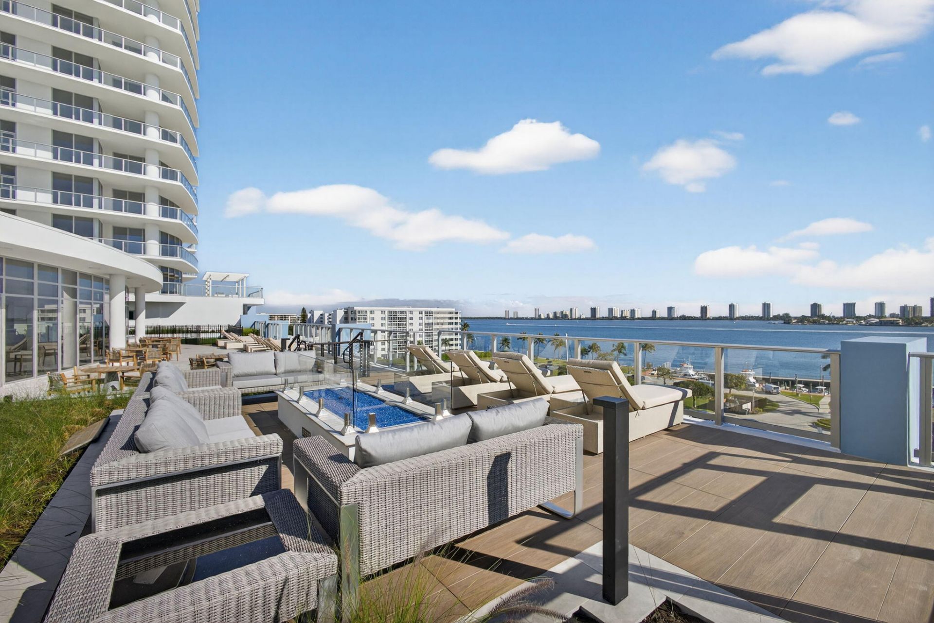 220 Lake Shore Drive, Unit 609, Lake Park, FL 33403 Photo