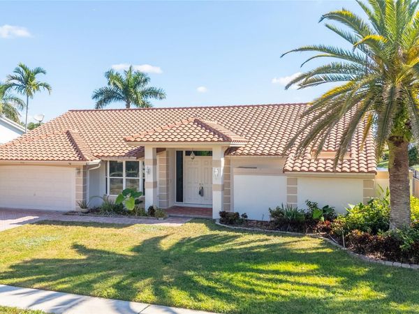 560 NW 110th Avenue, Plantation, FL 33324