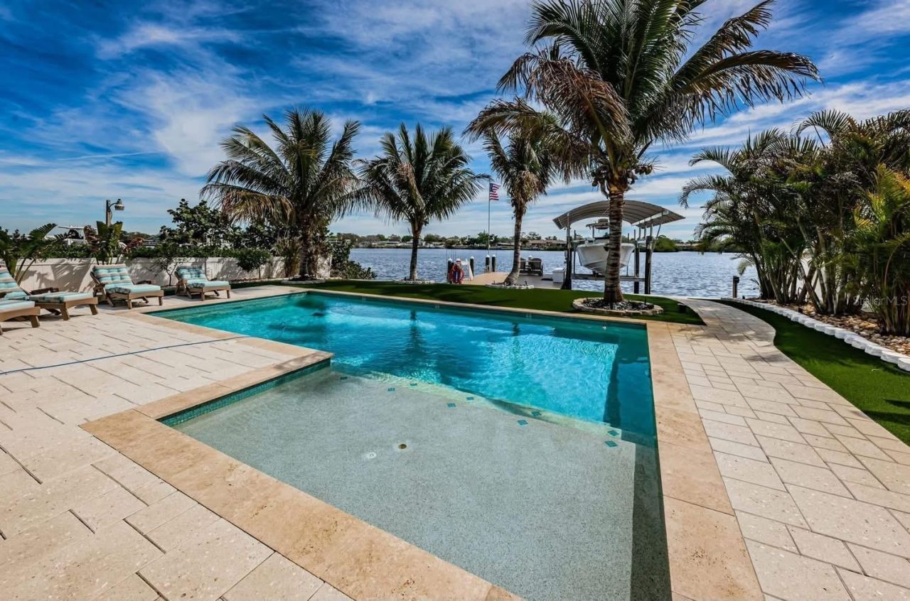 658 Bayshore Drive, Tarpon Springs, FL 34689 Photo