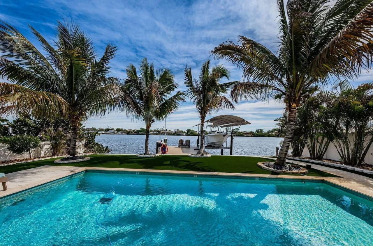 658 Bayshore Drive, Tarpon Springs, FL 34689 Photo