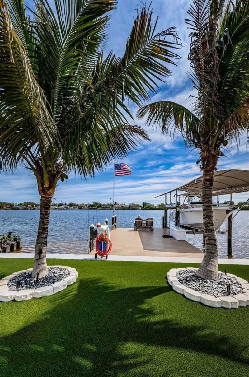 658 Bayshore Drive, Tarpon Springs, FL 34689 Photo