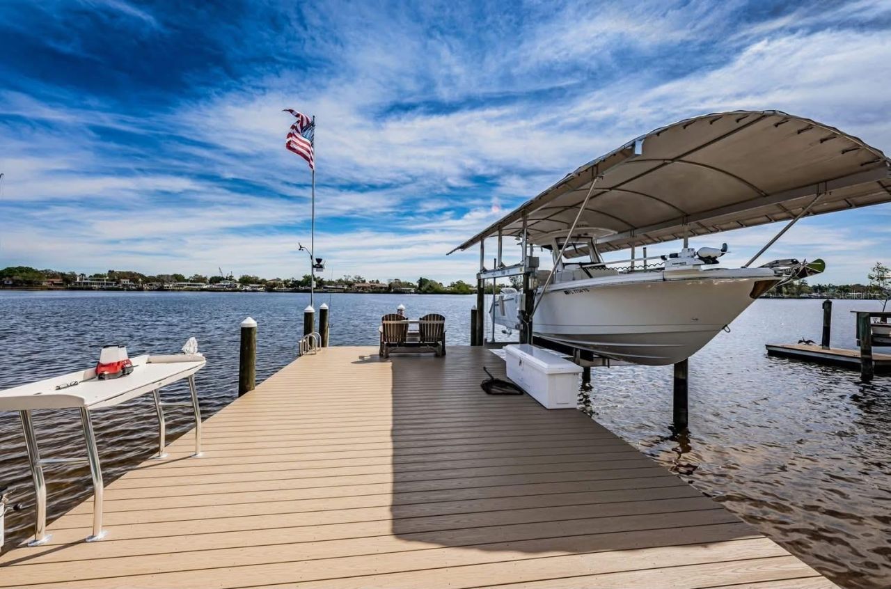 658 Bayshore Drive, Tarpon Springs, FL 34689 Photo