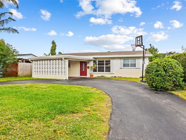 2210 N 57th Way , Hollywood, FL 33021