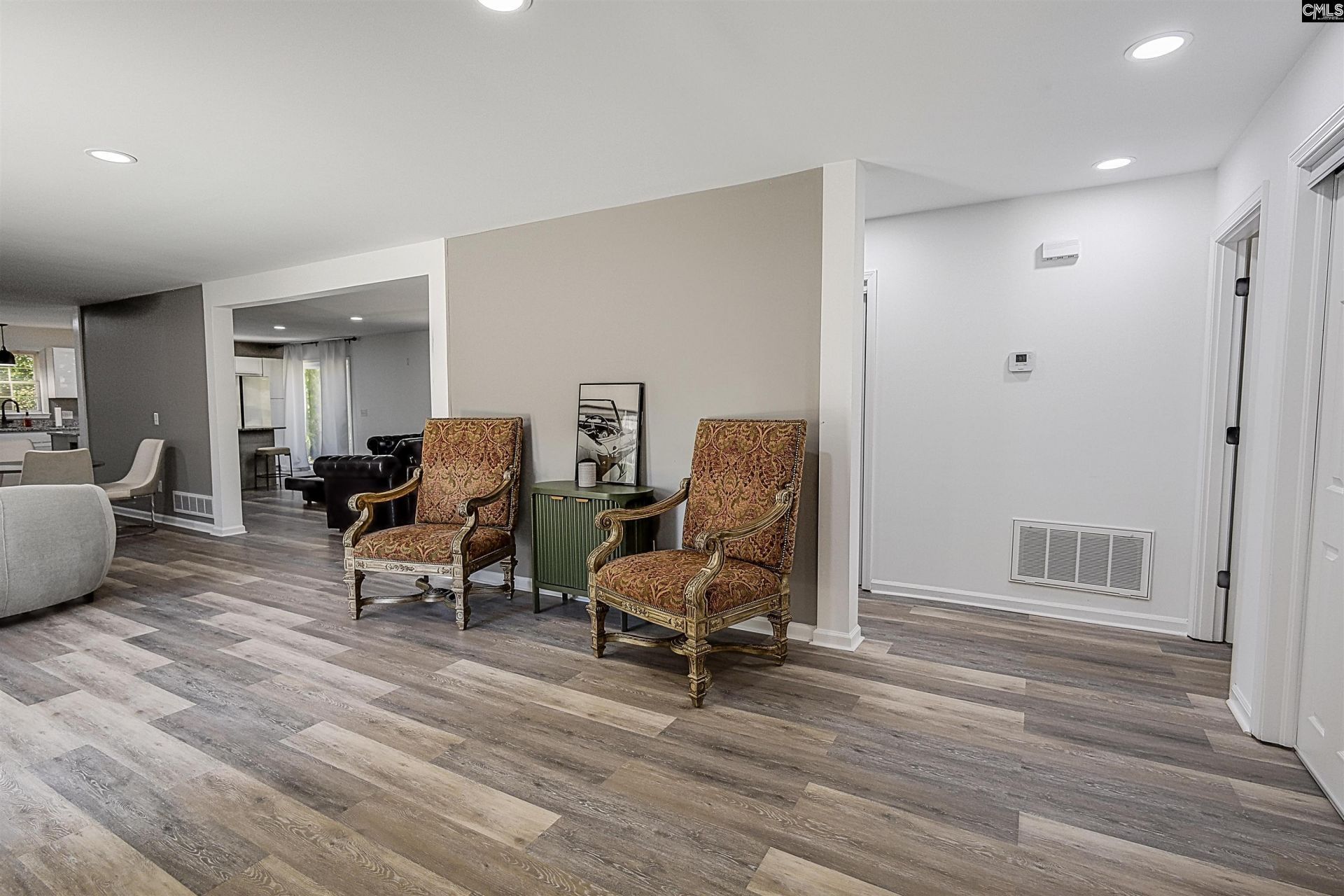 2905 Saintt Ives Road  Photo 4