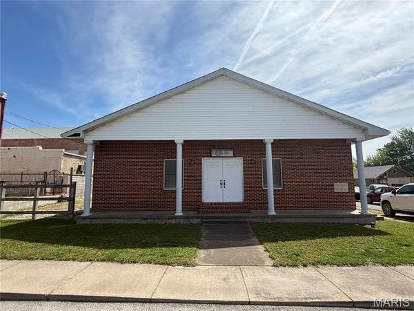 15 S Court Street , Bowling Green, MO 63334