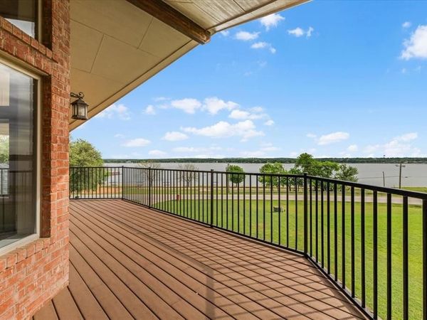 203 W Lake Drive, Weatherford, TX 76087