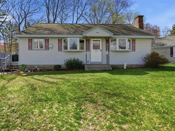 3 Amherst St, Grafton, MA 01536