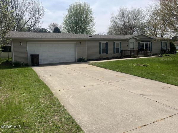 3203 Circle Drive , Delta, OH 43515