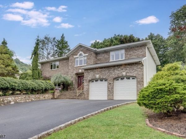 64 Roosevelt Ave, North Haledon, NJ 07508