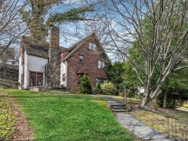 342 Hillcrest Rd, Ridgewood, NJ 07450