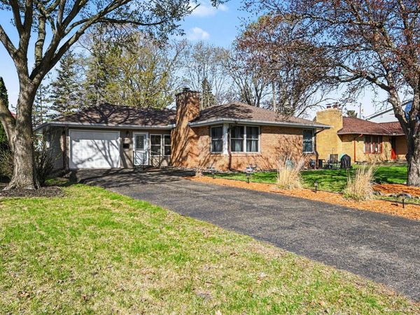 4527 Lakeland Avenue N, Robbinsdale, MN 55422