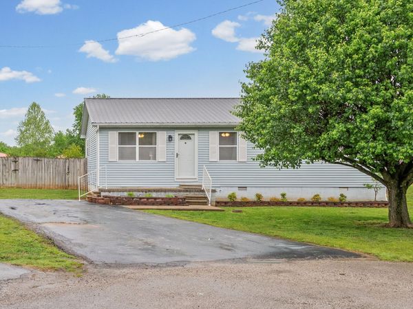 709 Pineridge Dr, Hopkinsville, KY 42240