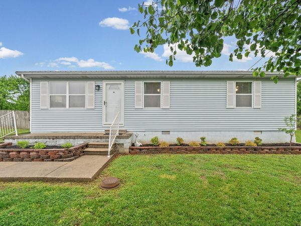 709 Pineridge Dr, Hopkinsville, KY 42240