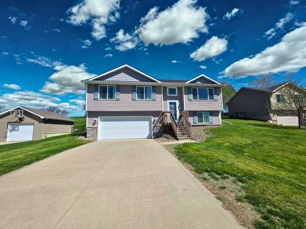 106 Rolling Vista Place , Indianola, IA 50125