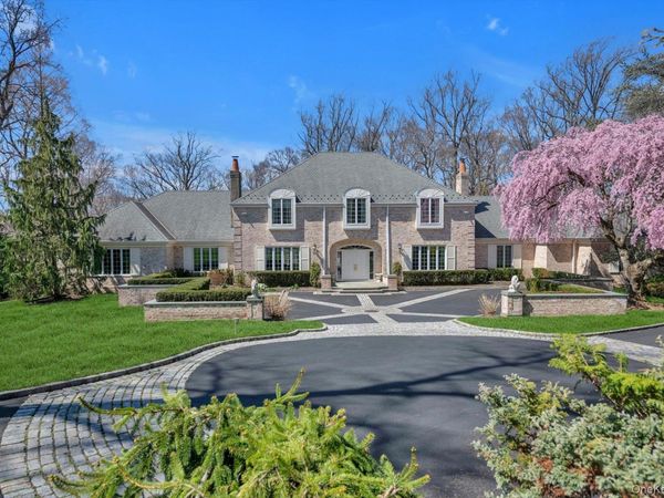 12 OVERLOOK Court , Locust Valley, NY 11560