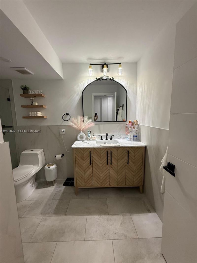 7155 NW 179th St, Unit 107, Hialeah, FL 33015 Photo