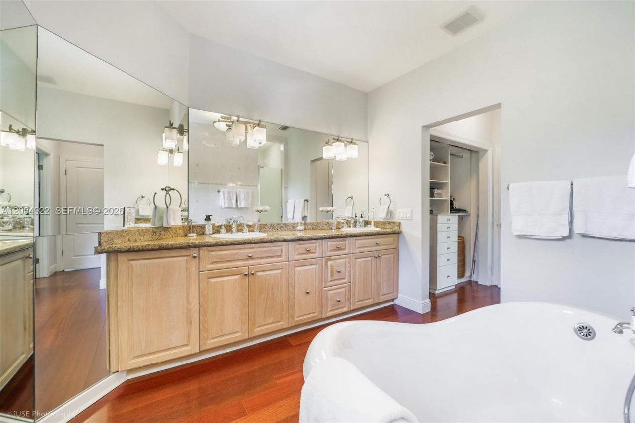 2449 S Bayshore Dr, Miami, FL 33133 Photo