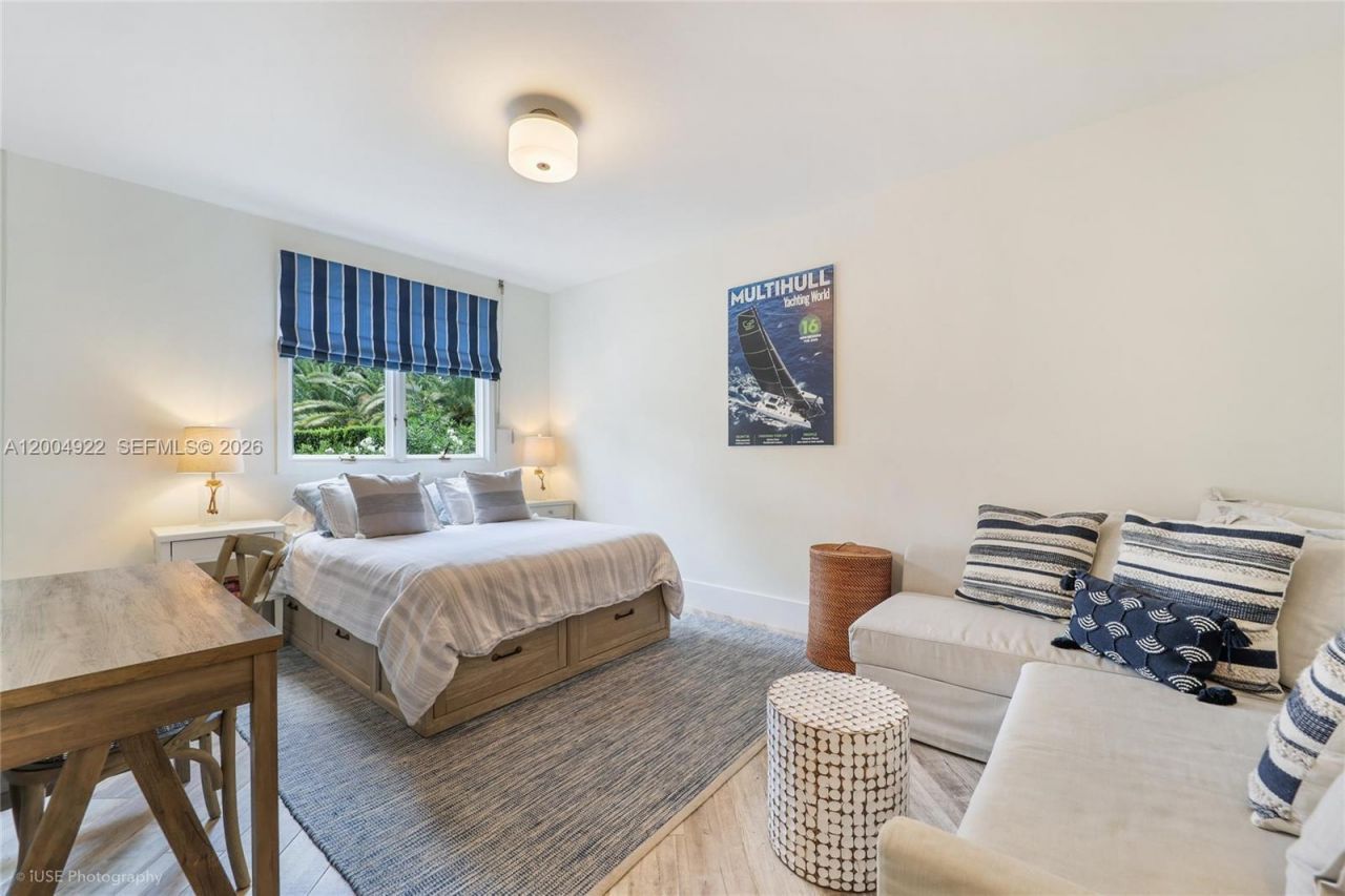 2449 S Bayshore Dr, Miami, FL 33133 Photo