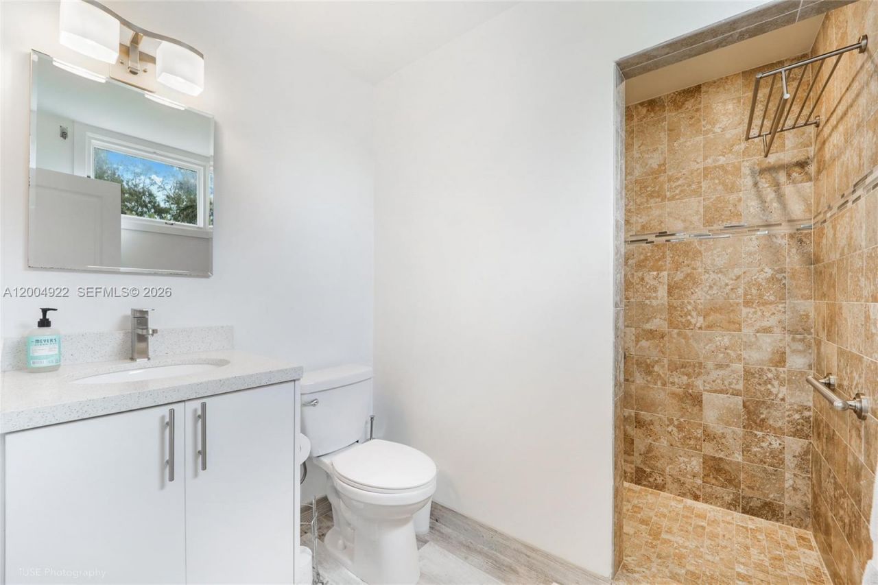 2449 S Bayshore Dr, Miami, FL 33133 Photo