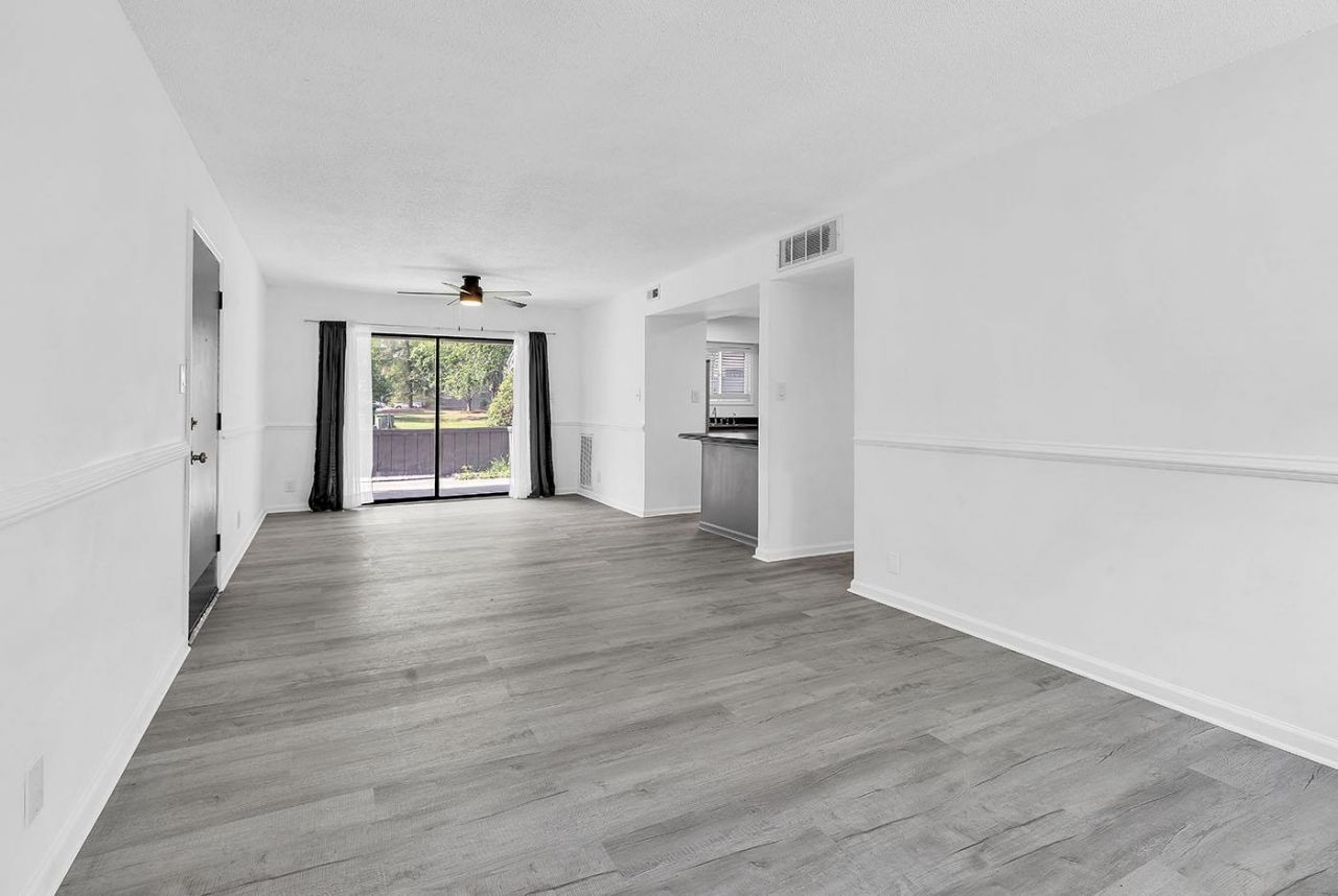 10301 N Kings Hwy. Photo 11