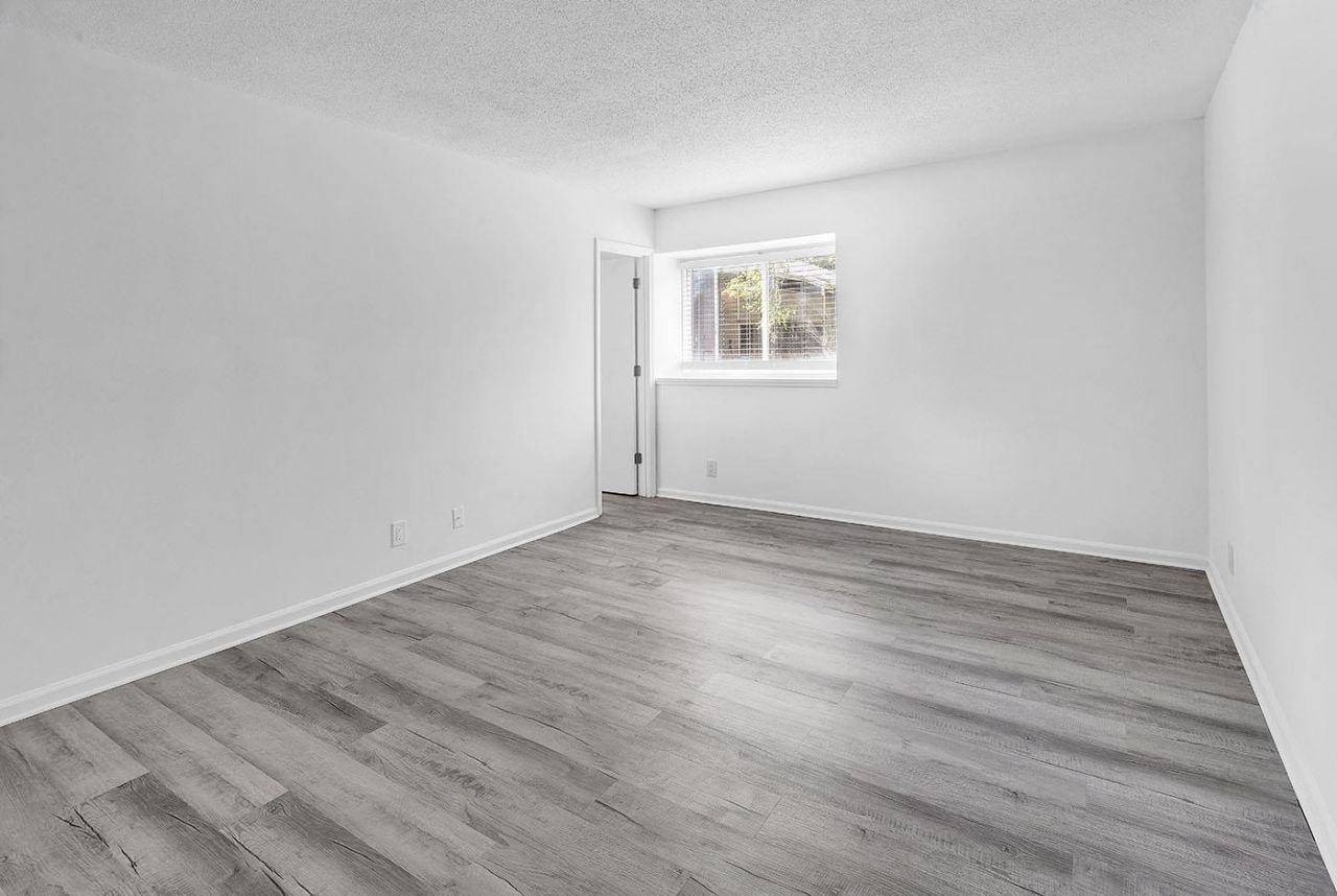 10301 N Kings Hwy. Photo 12