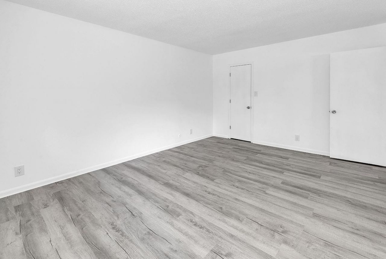 10301 N Kings Hwy. Photo 13