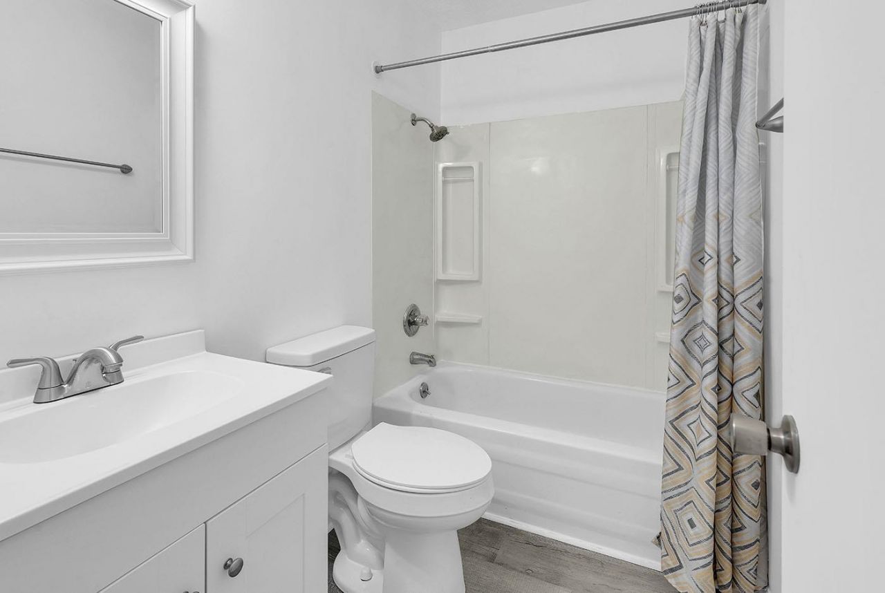 10301 N Kings Hwy.  Photo 15