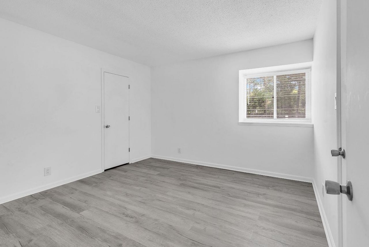 10301 N Kings Hwy.  Photo 19